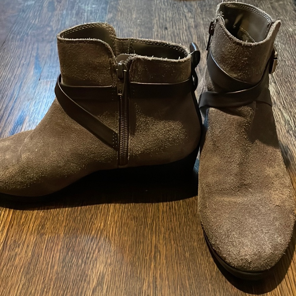 Cute winter boots worn a couple of times but still in great condition.